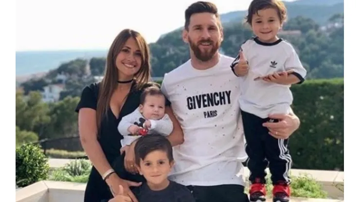 ¡Hermosa familia! Los Messi disfrutan de su casa.
