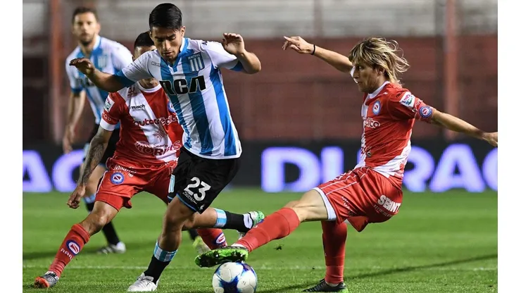 Argentinos vs Racing por Superliga.