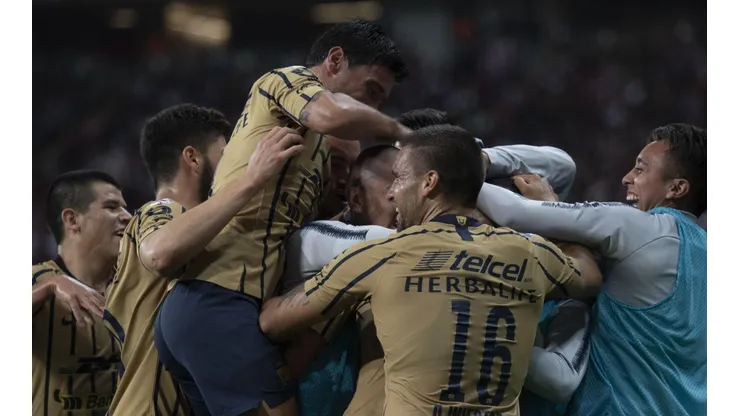 Después de 36 años, Pumas le ganó de visita a Chivas y clasificó a cuartos