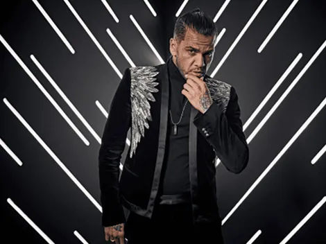 Cansado de no jugar, Dani Alves se calzó los tacos y se puso a desfilar