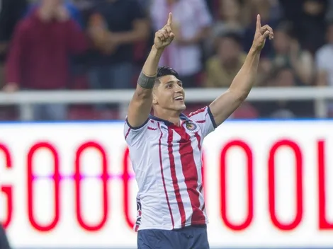 Pulido saltó como nadie, le sacó más de un metro a su marcador y empató para Chivas