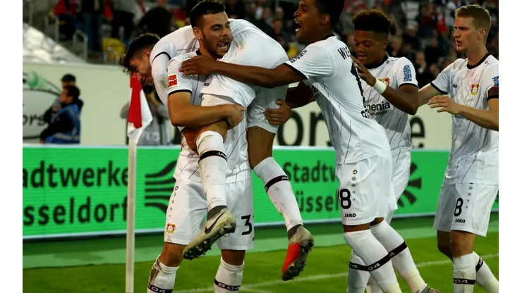 Alario vio desde el banco una actuación magistral de Volland para el triunfo del Leverkusen