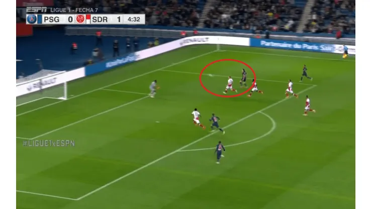 Edinson Cavani definió con clase por encima del arquero rival y estampó el empate para el PSG