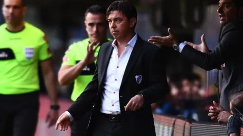 Alarma en River: un jugador no pudo terminar la práctica y se fue con hielo en su rodilla