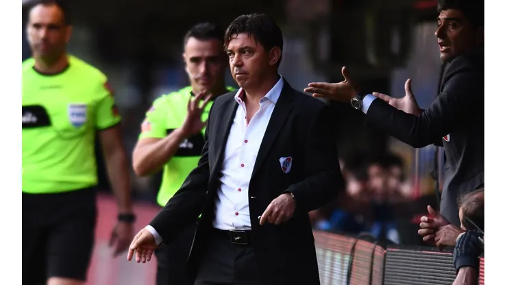 Alarma en River: un jugador no pudo terminar la práctica y se fue con hielo en su rodilla