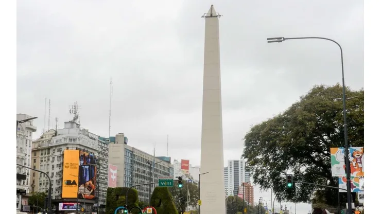Argentina prepara el Obelisco para la apertura de los Juegos Olímpicos de la Juventud.