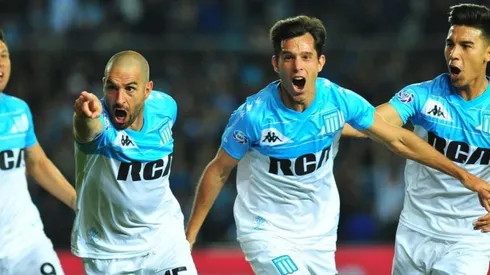 Todo Racing festeja el gol del triunfo.