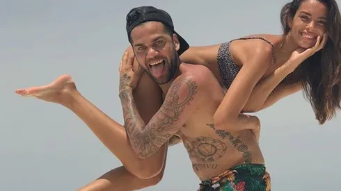 Dani Alves vuelve a dar que hablar con el traje que llevó a la gala de The Best