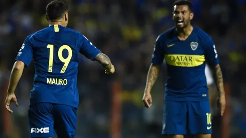 El cruce de Zárate y Cardona durante el partido.