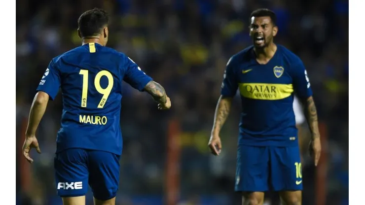 El cruce de Zárate y Cardona durante el partido.
