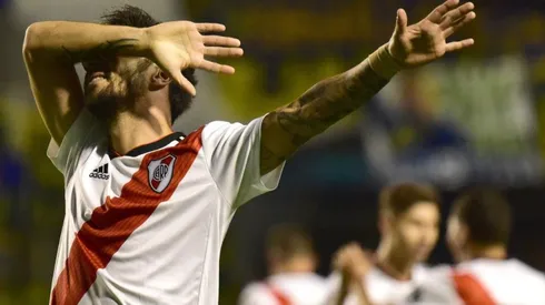 Ignacio Scocco celebra el segundo gol de River.