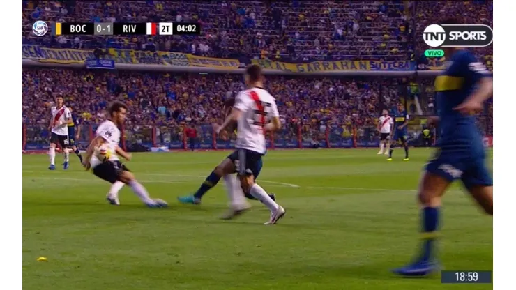 Foto de la mano de Ponzio ante Boca.