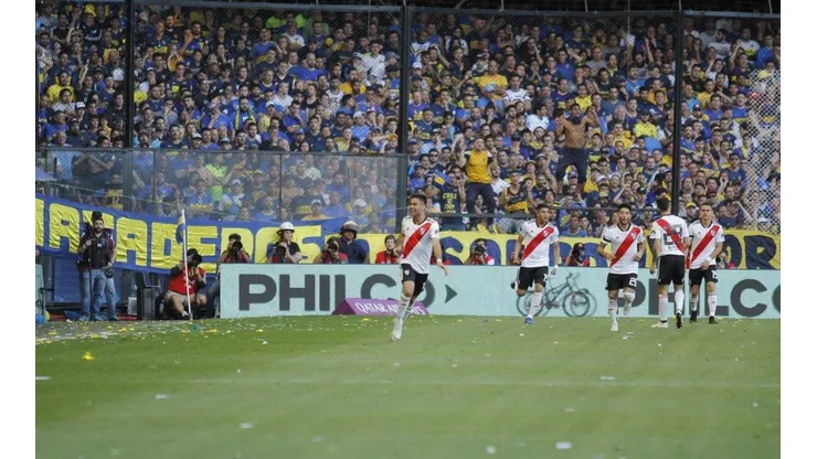 Fiesta de los jugadores de River en cancha de Boca: "El que no salta, abandonó"