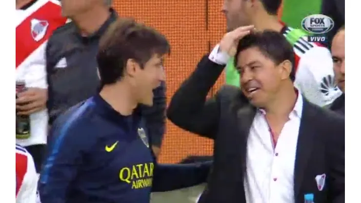 Foto del diálogo entre los dos.