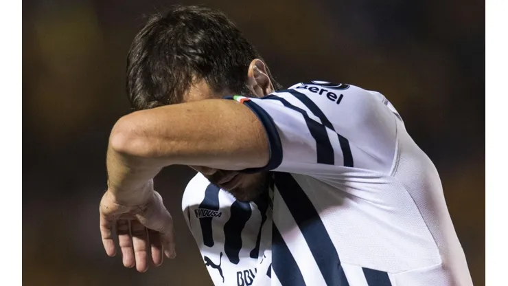 BASANTA. El argentino fue el primero en dejar la cancha. (Foto: Mexsport).