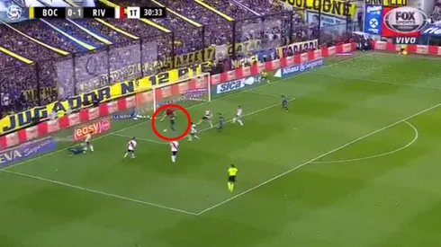 Foto captura del momento que Tevez no anotó el gol.