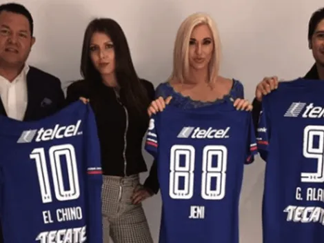 Jeni Summers celebró el triunfo de Cruz Azul con selfie de su escote
