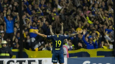 Mauro Zárate solo quiere figurar y saludó a Ronaldo, que ni lo conoce