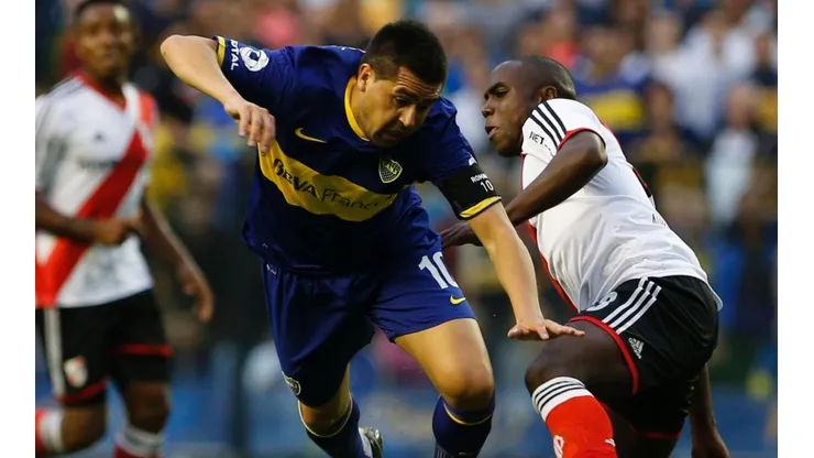 Foto de Juan Román Riquelme enfrentando a River.