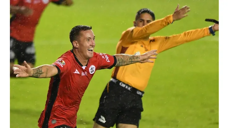 Leonardo Ramos celebra el tanto de la victoria.