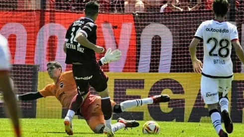 Impresionante atajada de Aguerre. (Foto: El Ciudadano)