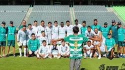 Santos homenajeó al niño que había colaborado en las inundaciones