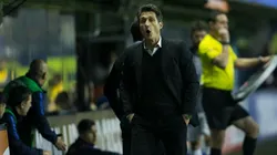 Guillermo patea el tablero.