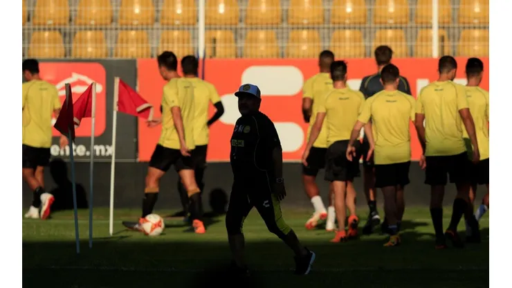 Dorados realizó el reconocimiento del campo de juego a oscuras.
