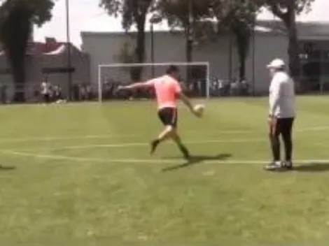 ¿En todos los entrenamientos nos van a regalar un golazo? Esta vez, Arce le pegó de volea y la clavó abajo