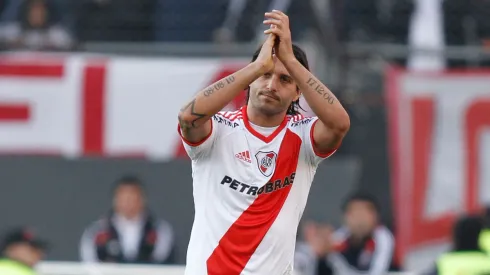 Alejandro Domínguez con la camiseta de River.