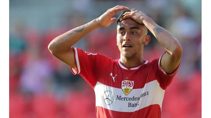 Nicolás González se toma la cabeza.