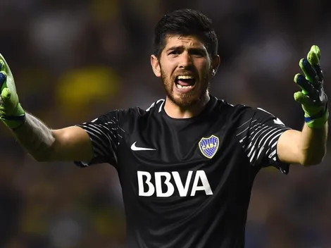 A pocos días del Superclásico, le colgaron una bandera a Rossi en Casa Amarilla