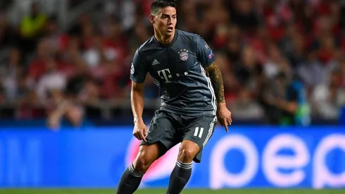 BALÓN AL PIE. James Rodríguez durante el partido ante Benfica por Champions League (Foto: Getty).