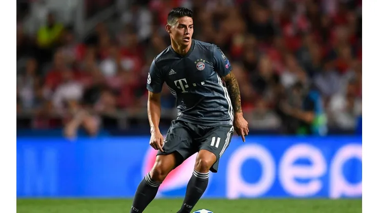 BALÓN AL PIE. James Rodríguez durante el partido ante Benfica por Champions League (Foto: Getty).