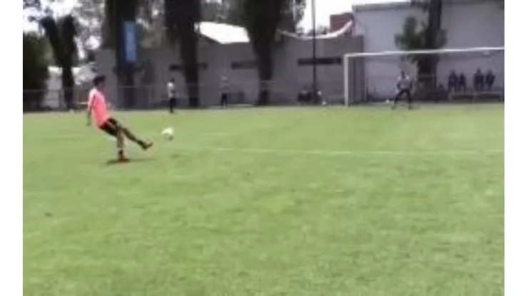 Fernando González hizo un verdadero golazo en la práctica.