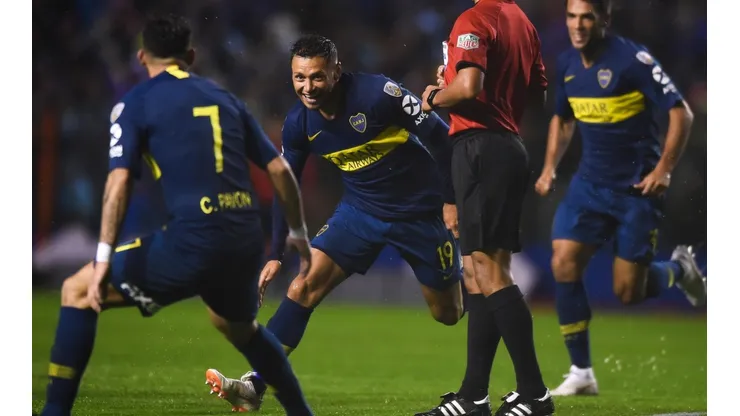 Mauro Zárate gritando un gol de Boca en la Bombonera.