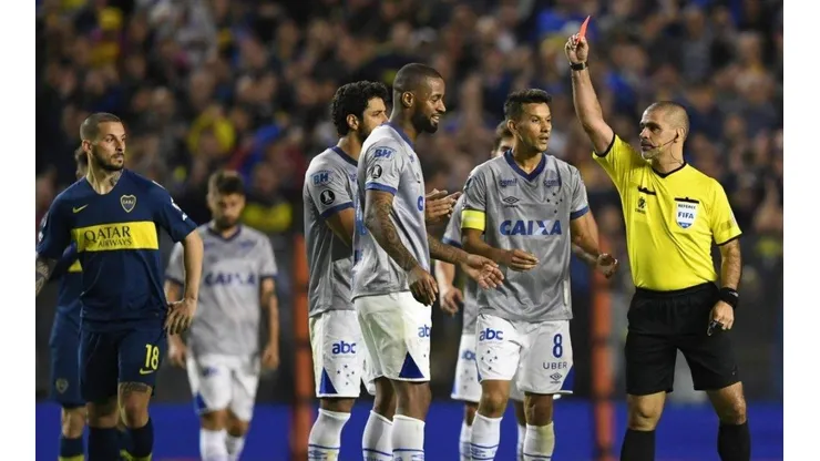 Santos se sintió identificado con Cruzeiro y se la pudrió a Conmebol en Twitter