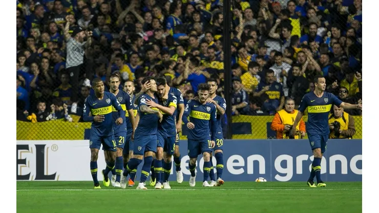 Foto de Mauro Zárate celebrando el gol.