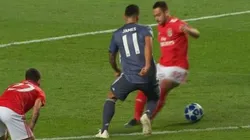 Dibuje, maestro: James puso el cuerpo y metió dos caños en la misma jugada