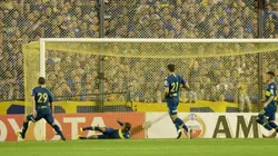 Wilmar Barrios se tiró, sacó una pelota en la línea y explotó La Bombonera