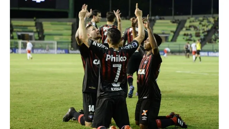 Triunfo de oro: Paranaense sacó chapa y venció a Caracas en Venezuela
