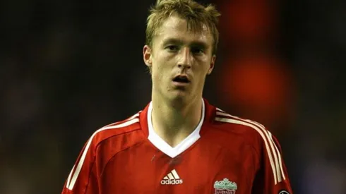 Stephen Darby con la camiseta de Liverpool.