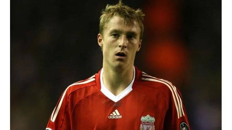 Stephen Darby con la camiseta de Liverpool.