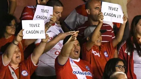 La furia de los hinchas del Bicho. El sábado, contra Tevez. Ahora, por su nuevo DT.