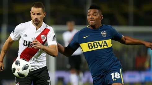 CODO A CODO. Rodrigo Mora y Frank Fabra durante el último Superclásico (Foto: Getty).
