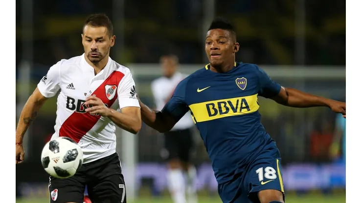 CODO A CODO. Rodrigo Mora y Frank Fabra durante el último Superclásico (Foto: Getty).