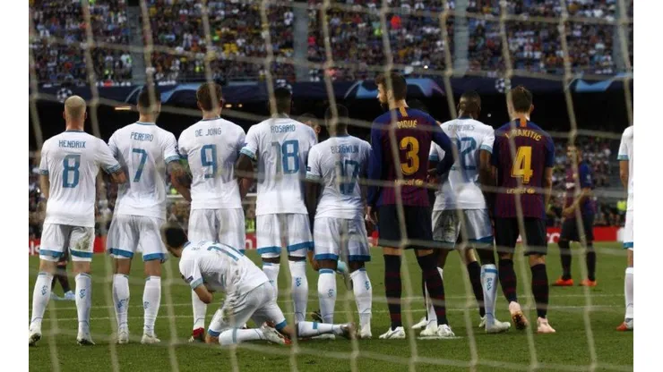 El homenaje del Chucky Lozano a Orbelín Pineda en pleno partido con Barcelona por Champions