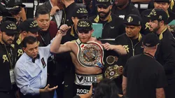 Canelo festejó por dos.