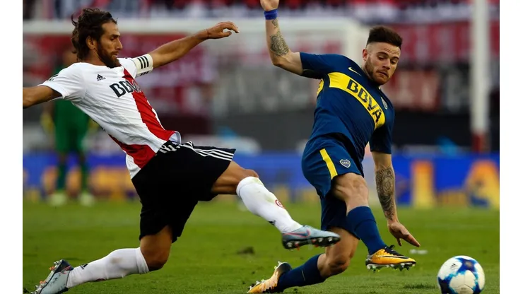 Nahitan Nández en un Superclásico.