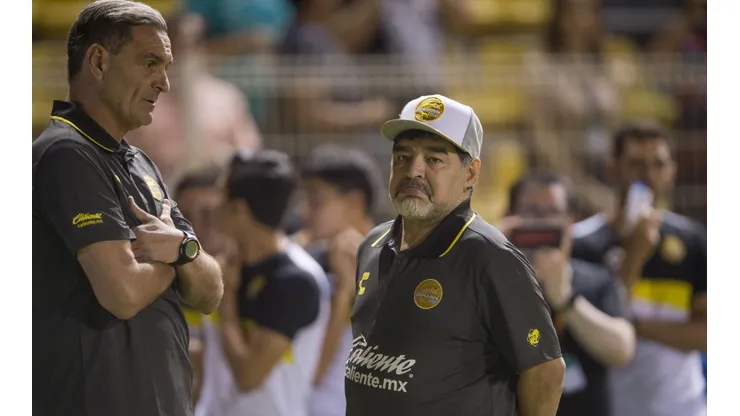 Se esperaba más público en el debut de Maradona.